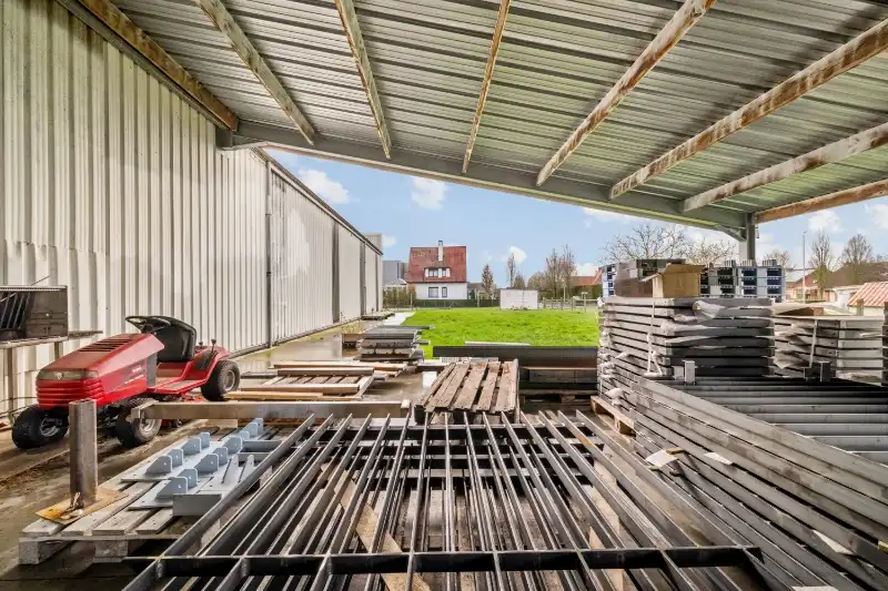 Oostnieuwkerke. Bedrijfsgebouw van 965m2 met overkapping, recente kantoren, parking en koer... Gelegen in een ambachtelijke zone op een perceel van +/- 3465m2. foto 18