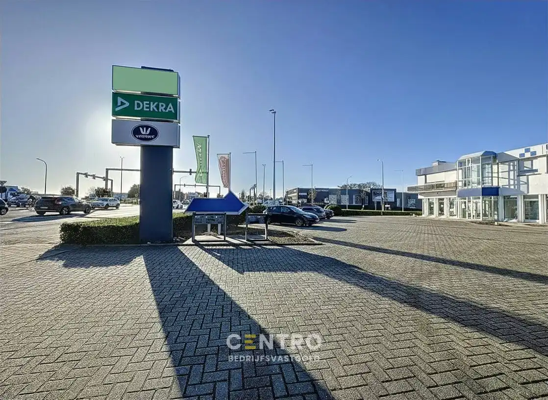 Schitterend gelegen KANTOOR/WINKELRUIMTE (AAA-locatie met TOP visibiliteit !) te Roeselare. foto 18
