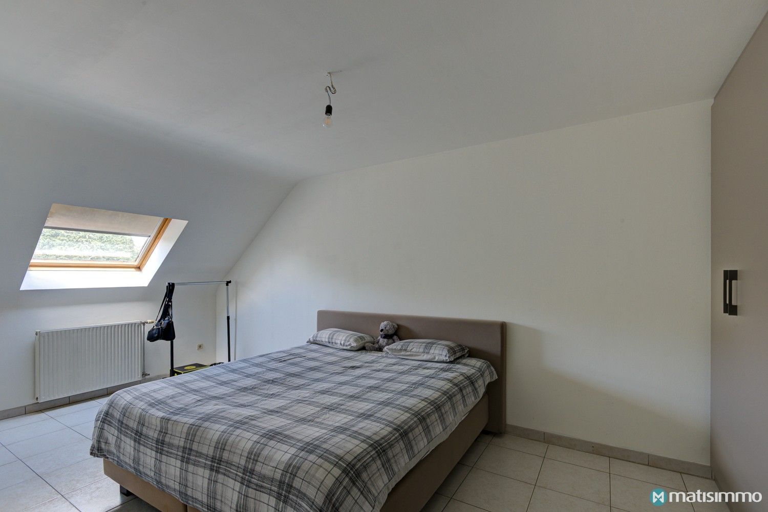 RUIM DUPLEXAPPARTEMENT MET 3 SLAAPKAMERS, AUTOSTAANPLAATS EN KELDERBERGING TE GENK foto 13