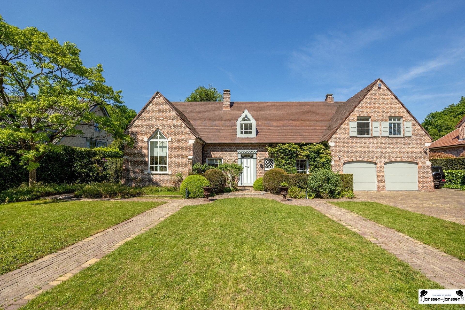 Exclusieve villa met zwembad en kantoorruimte foto {{pictureIndex}}