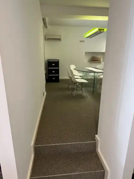 Commercieel pand van 180m² gelegen in het centrum van Genk, tegenover Shopping1. foto 13