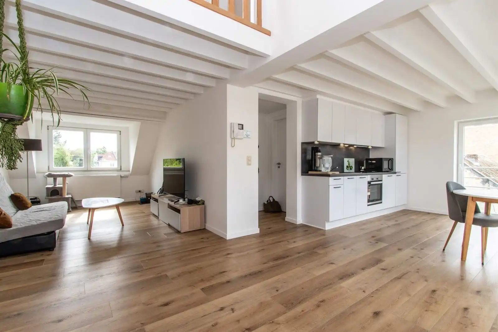 Duplex foto {{pictureIndex}}