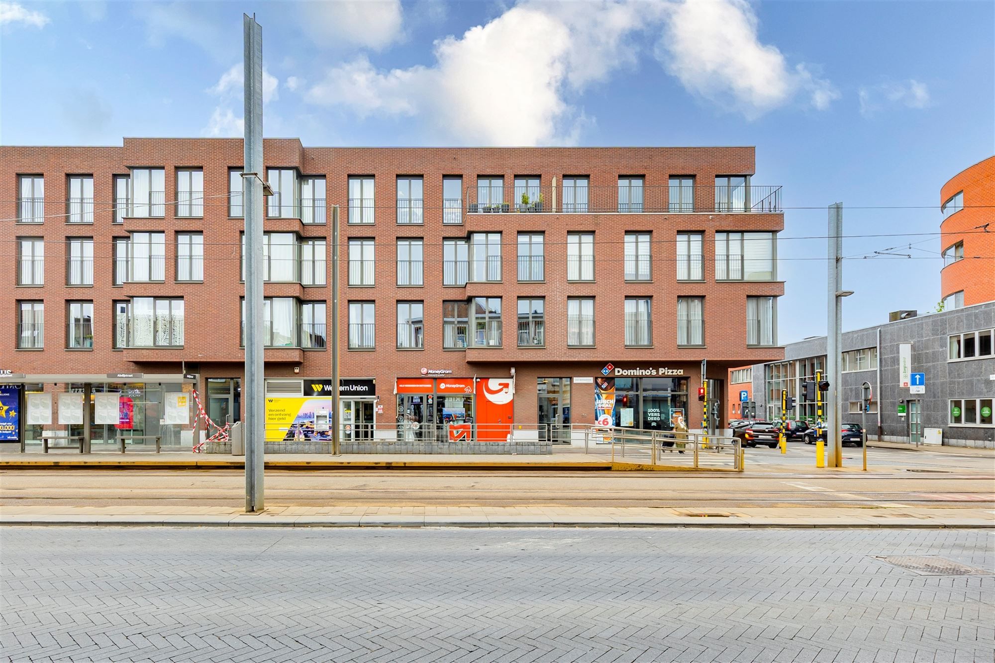 Recent 1 slpk appartement met groot terras foto 16