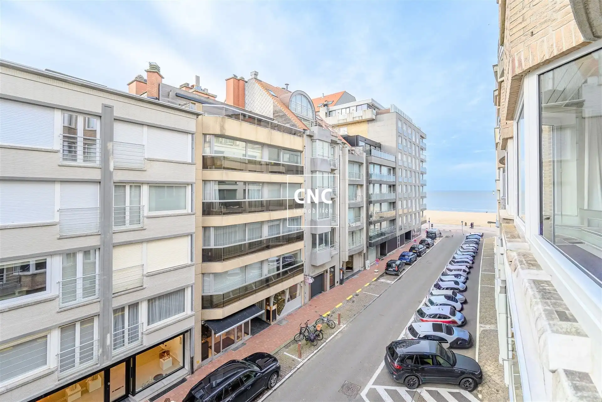 Stijlvol afgewerkt appartement met zijdelings zeezicht foto {{pictureIndex}}