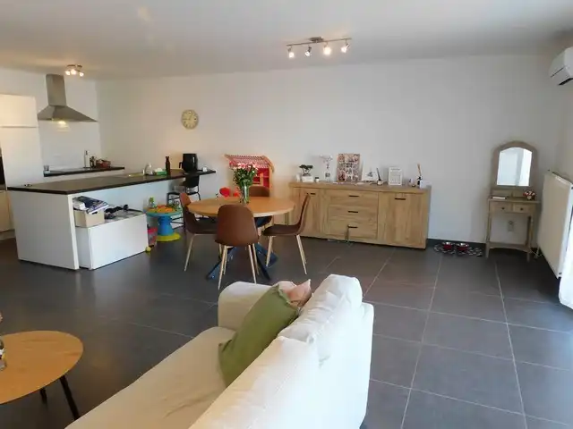 Instapklaar appartement met ruim terras foto 7