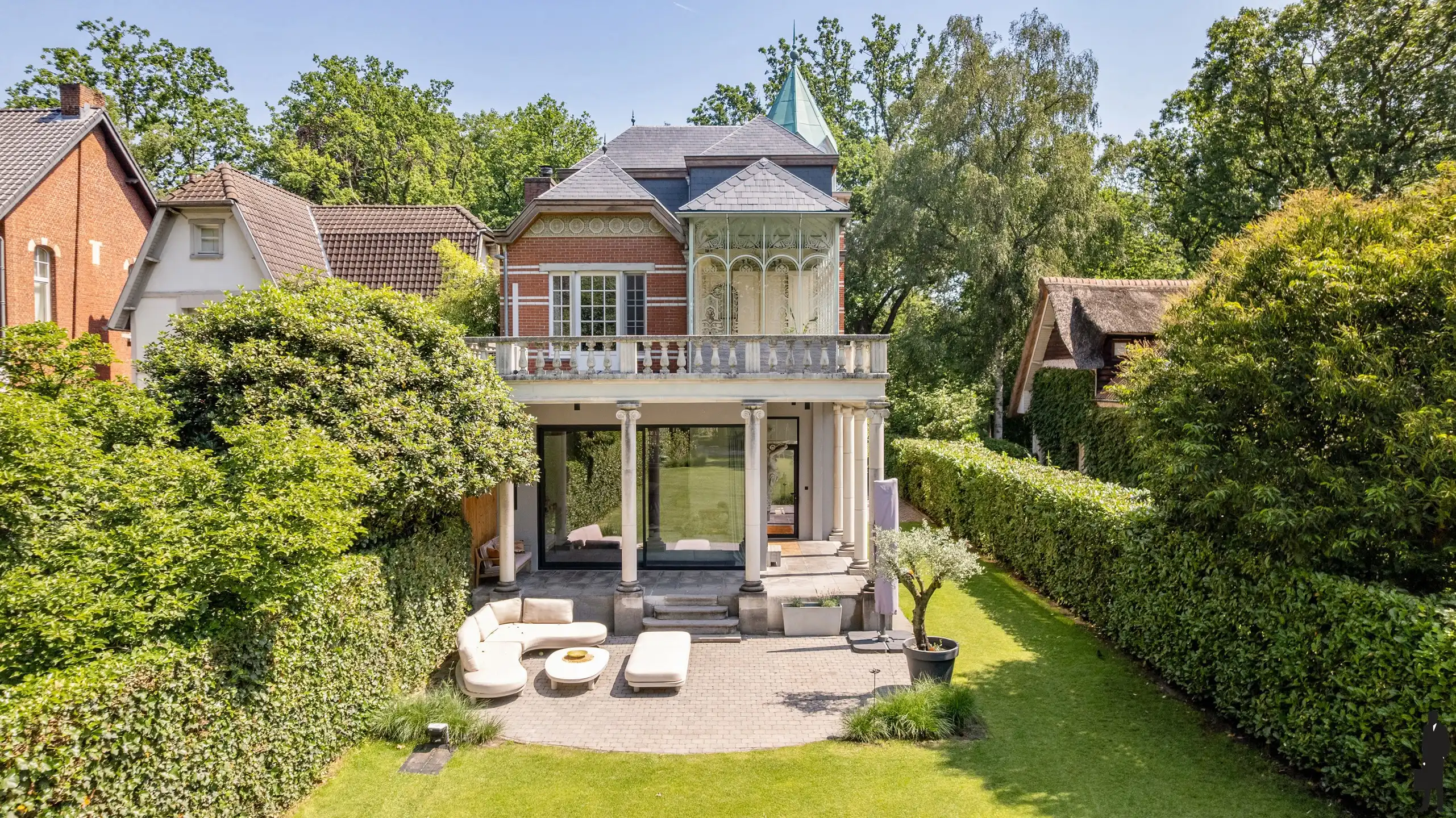 Statige karaktervilla met iconische toren en exclusief tuinpaviljoen foto 25