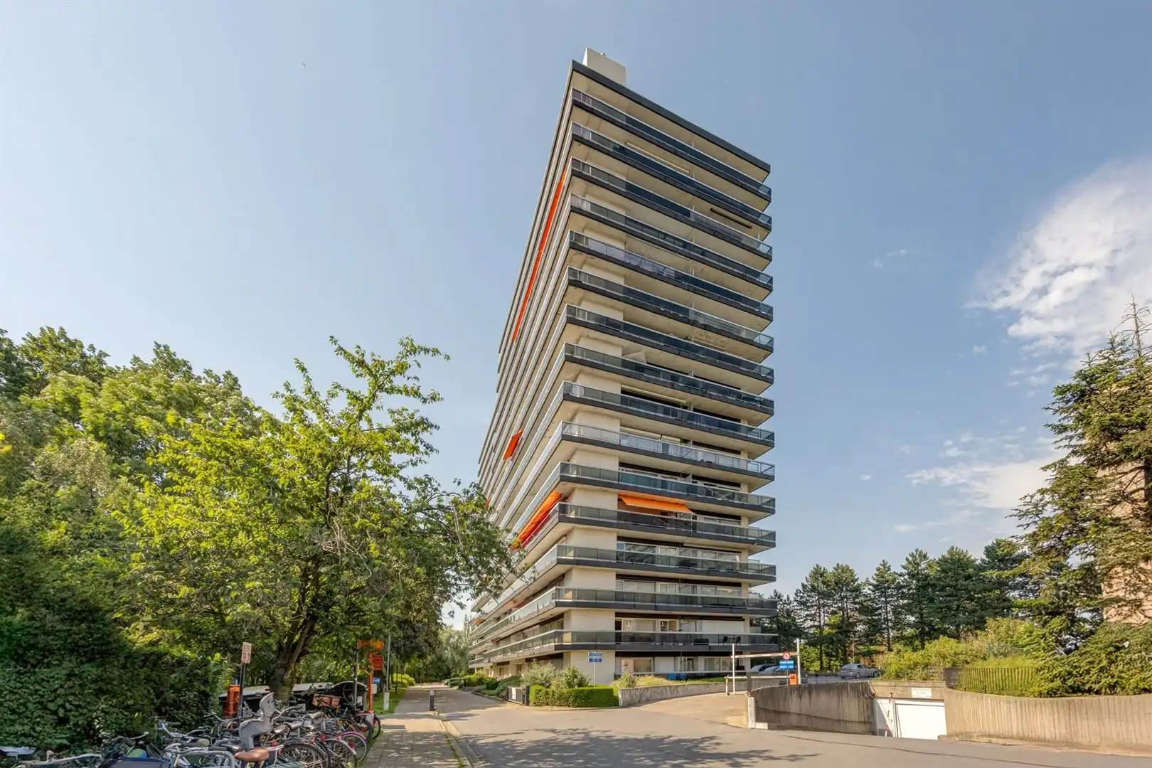 Lichtrijk appartement met terras en groen zicht foto 15