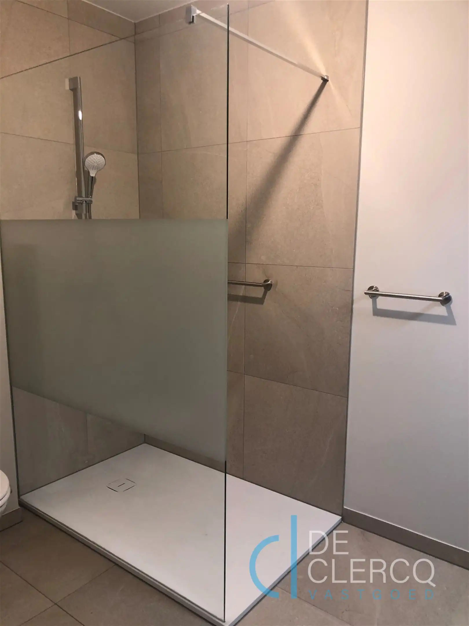 Gloednieuw gelijkvloers appartement in hartje Lochristi! foto 11