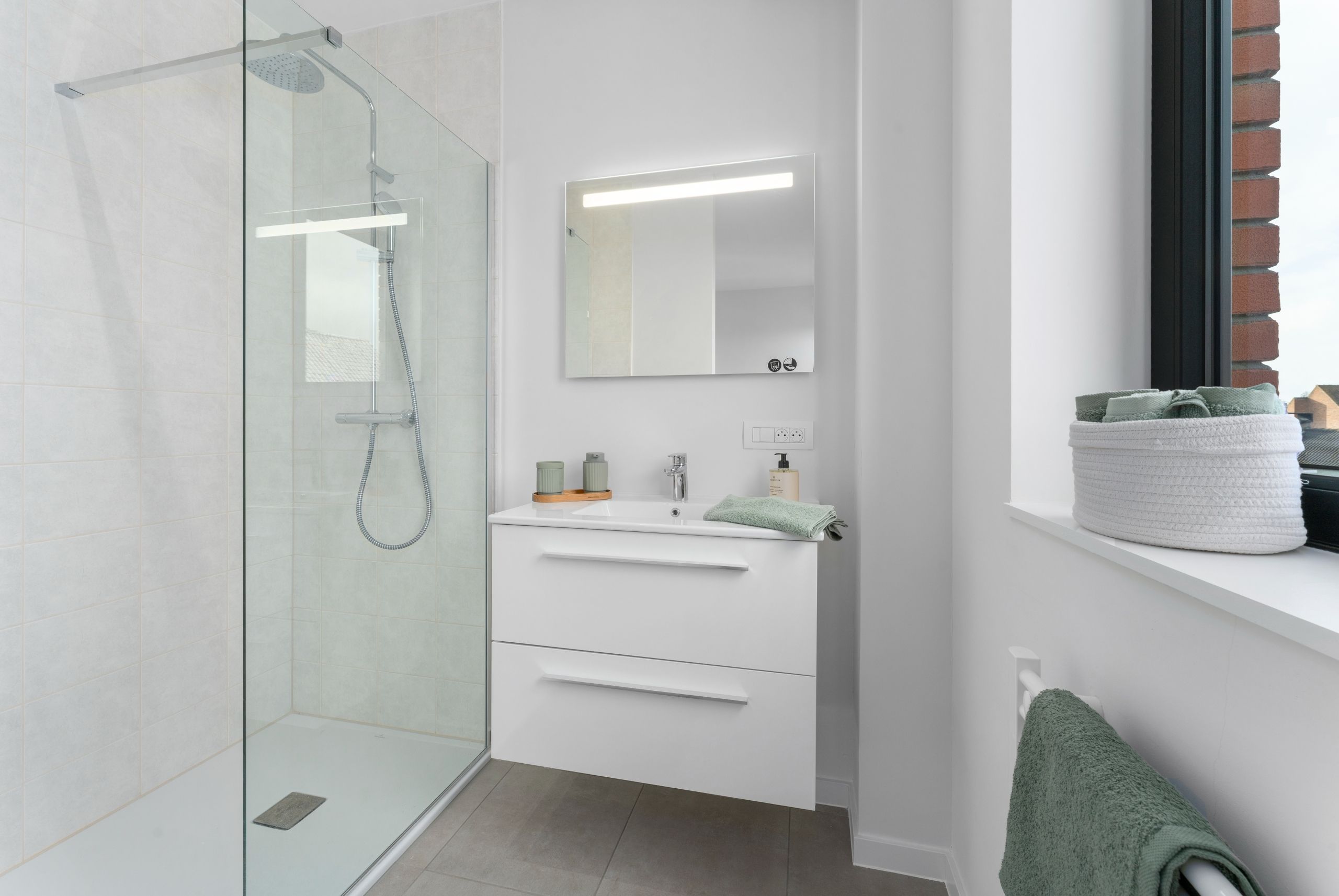 Mooi en lichtrijk nieuwbouwappartement met staanplaats en kelderberging foto 13