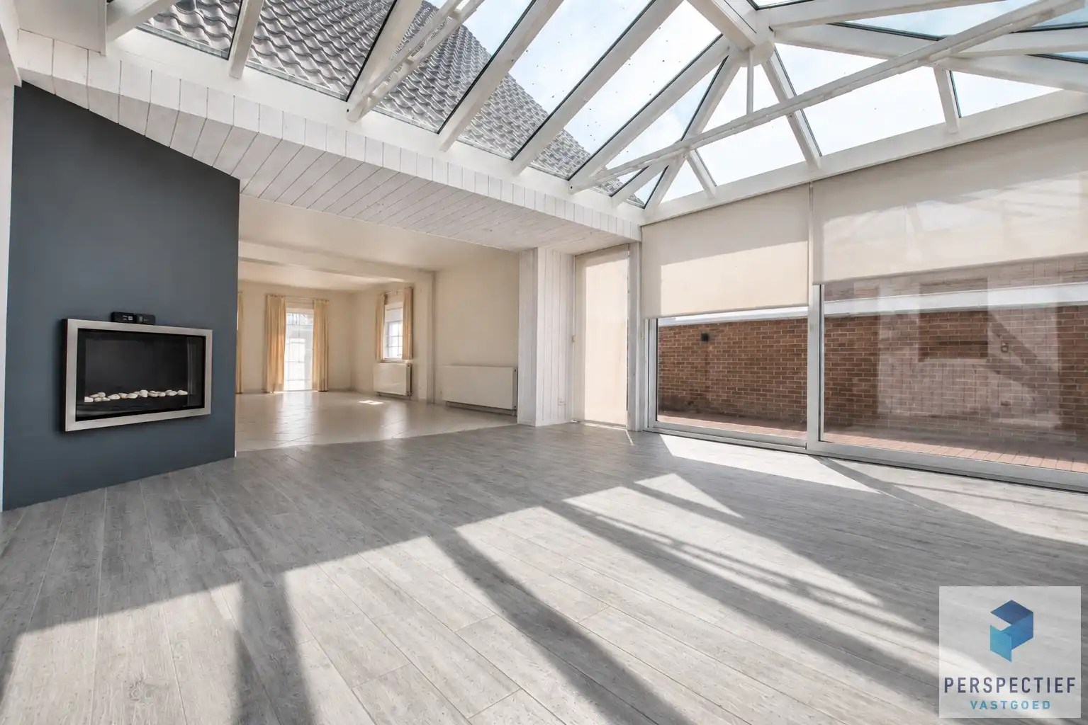 Unieke villa met dubbele garage en opslagplaats/ loods in rustige omgeving foto 7