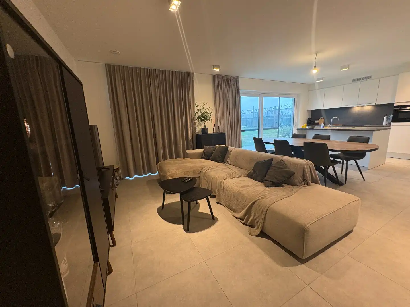 Nieuw gelijkvloers 1-slaapkamerappartement met autostaanplaats en berging! foto 5