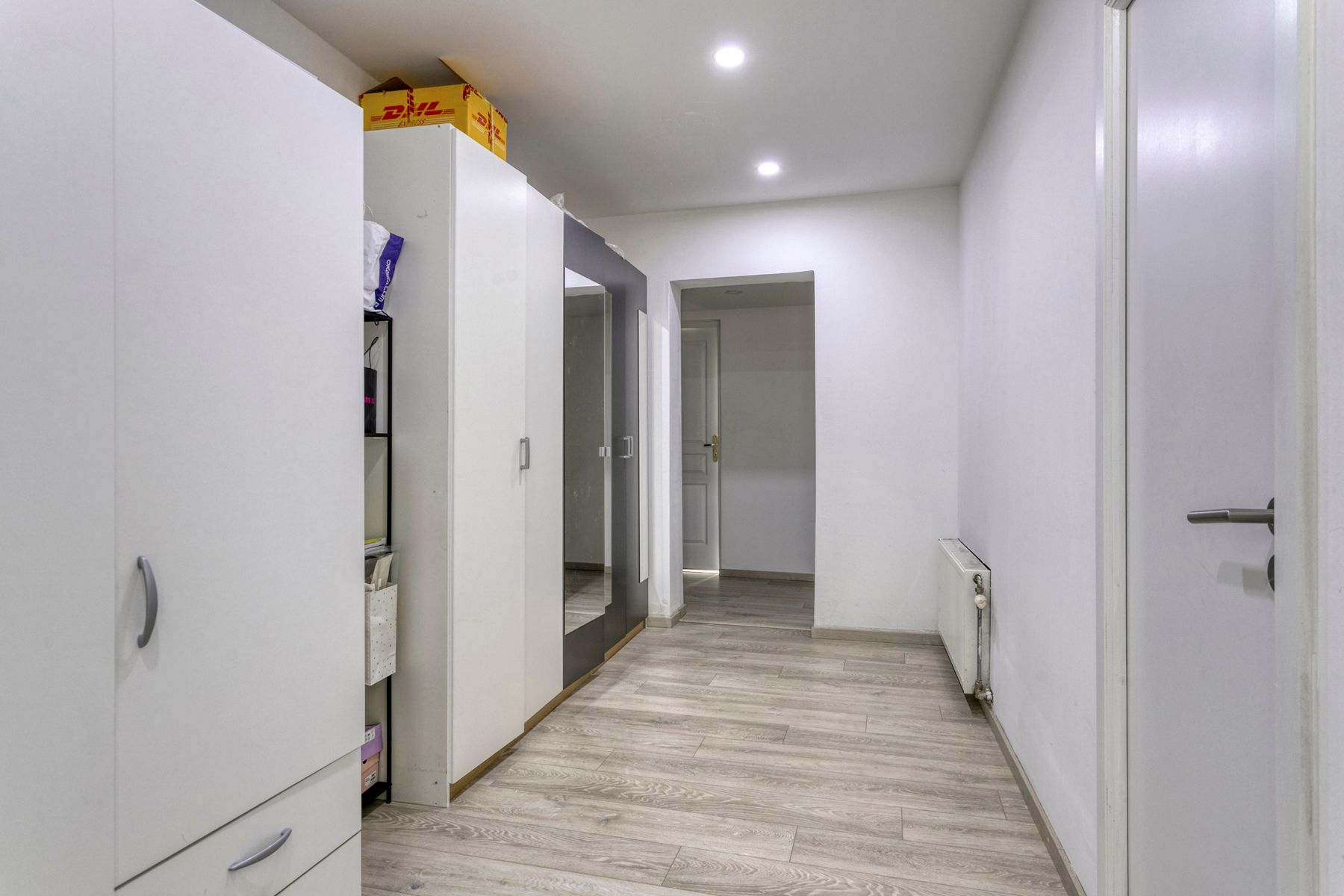 Ruime kloeke gerenoveerde woning met garage !!!! foto 15
