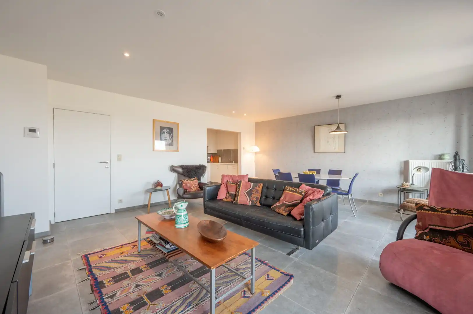 Instapklaar appartement met terras en autostaanplaats incl foto 2