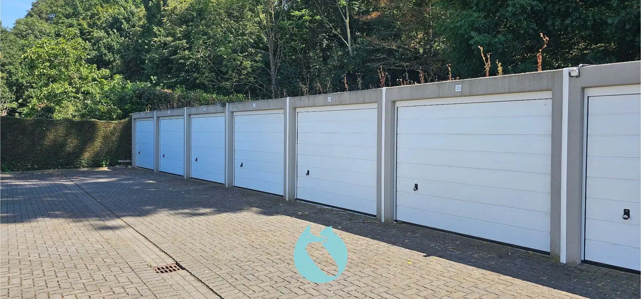 9 verhuurde garages en 3 autostaanplaatsen foto 2