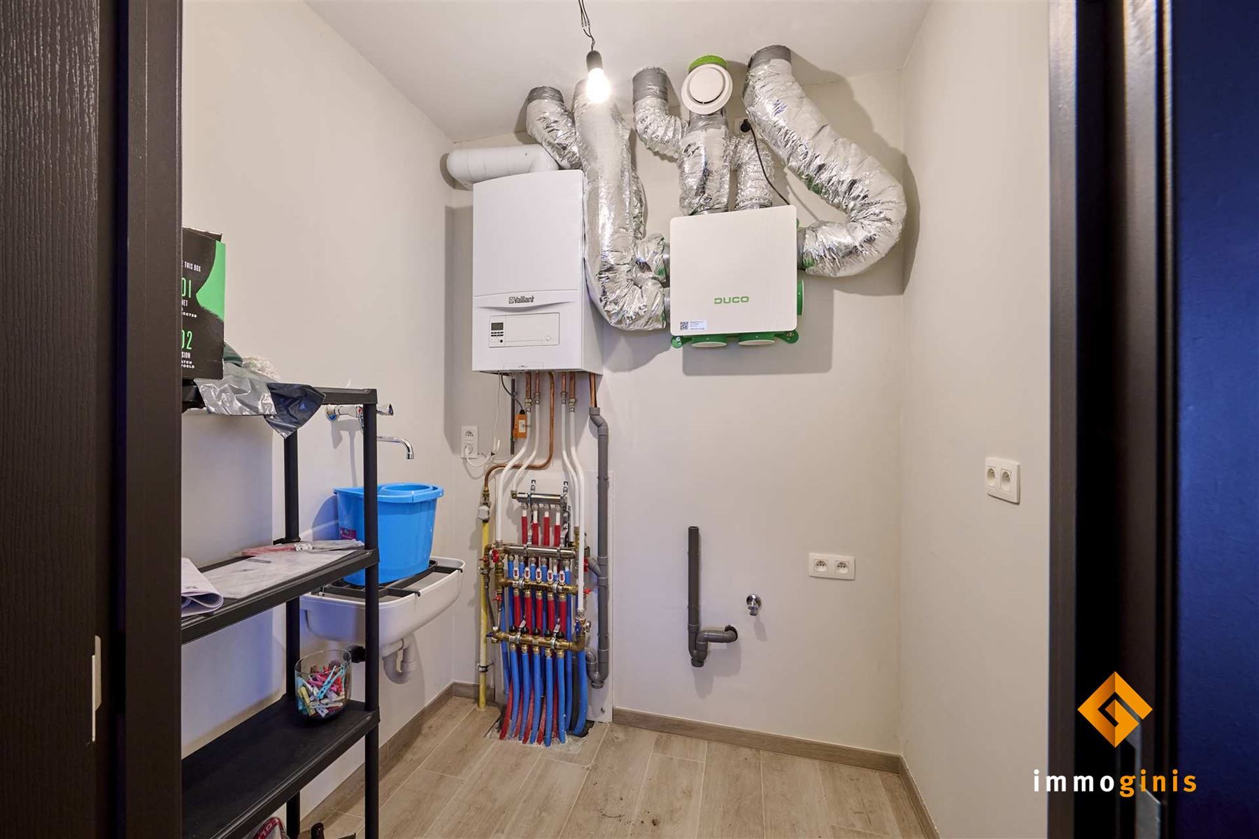 Instapklaar 1- slaapkamerappartement op 2e verdieping in het centrum van Lommel! foto 9