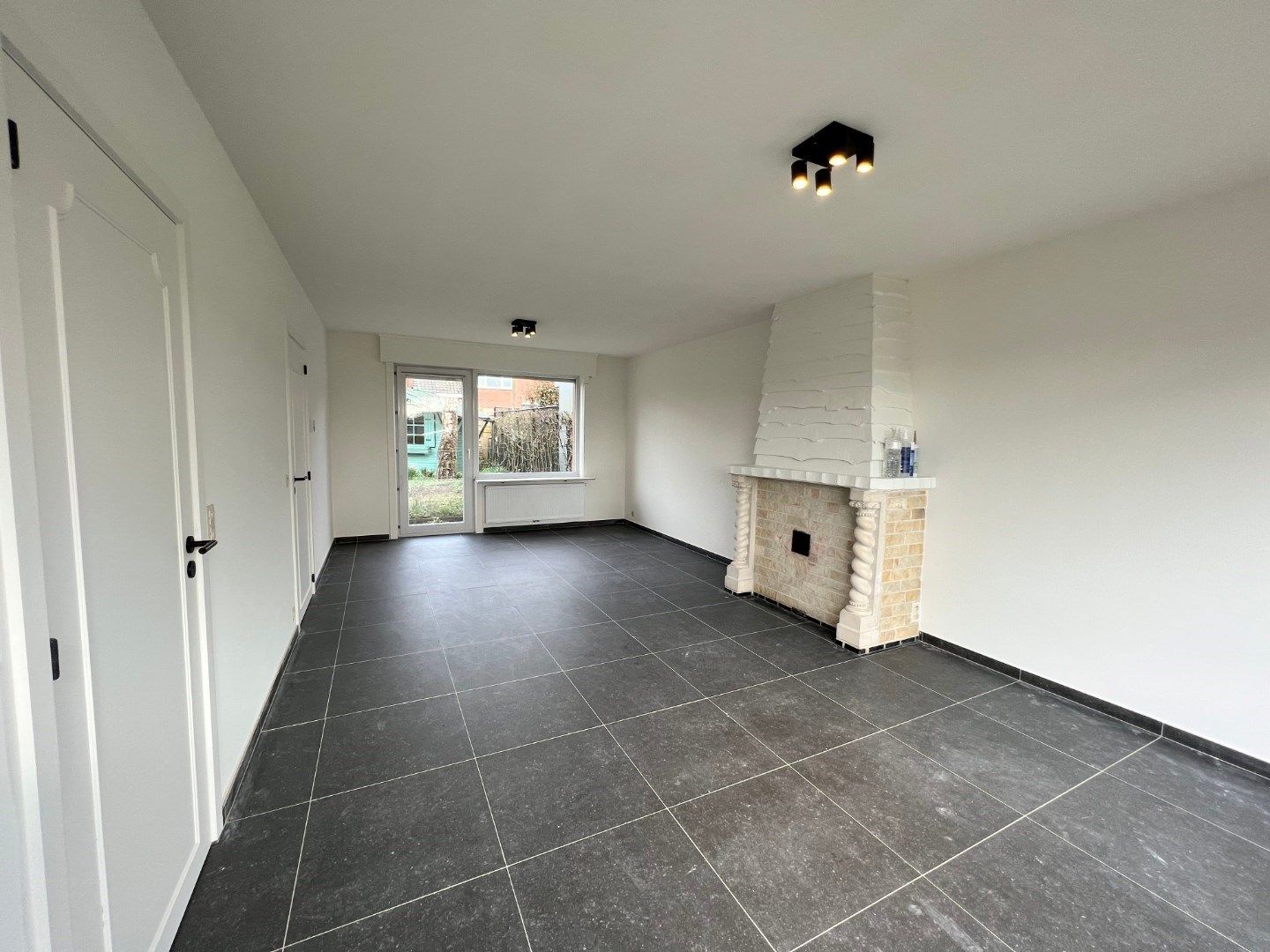 WONING MET 3 SLAAPKAMERS, GARAGE EN TUIN IN LANGEMARK foto 3