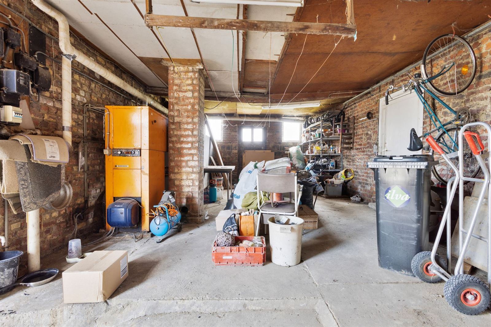 Statige woning met 4 slaapkamers op een terrein van 29are foto 21