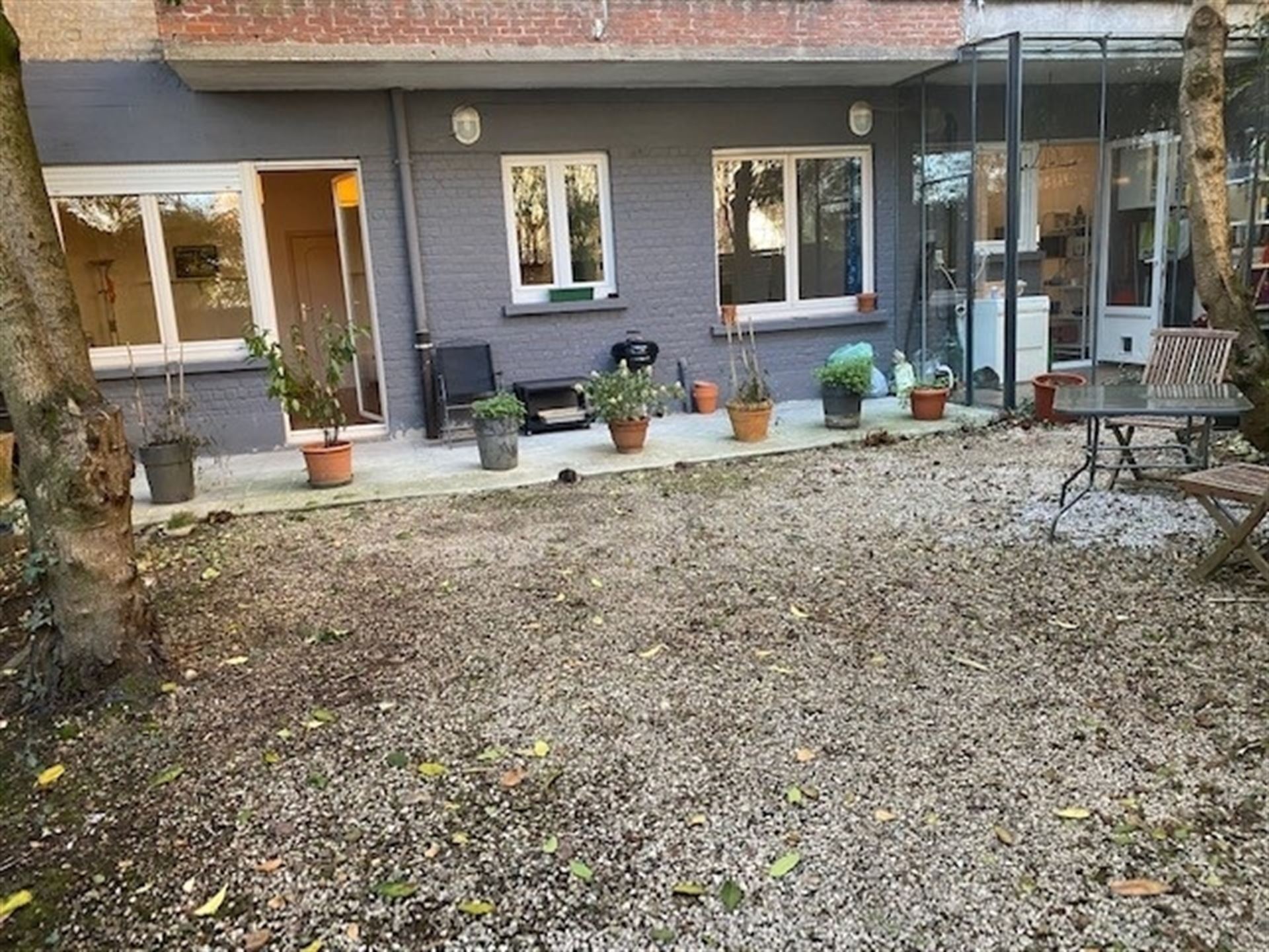 Prachtig gelijkvloers appartement met ruime tuin op een toplocatie. foto 17