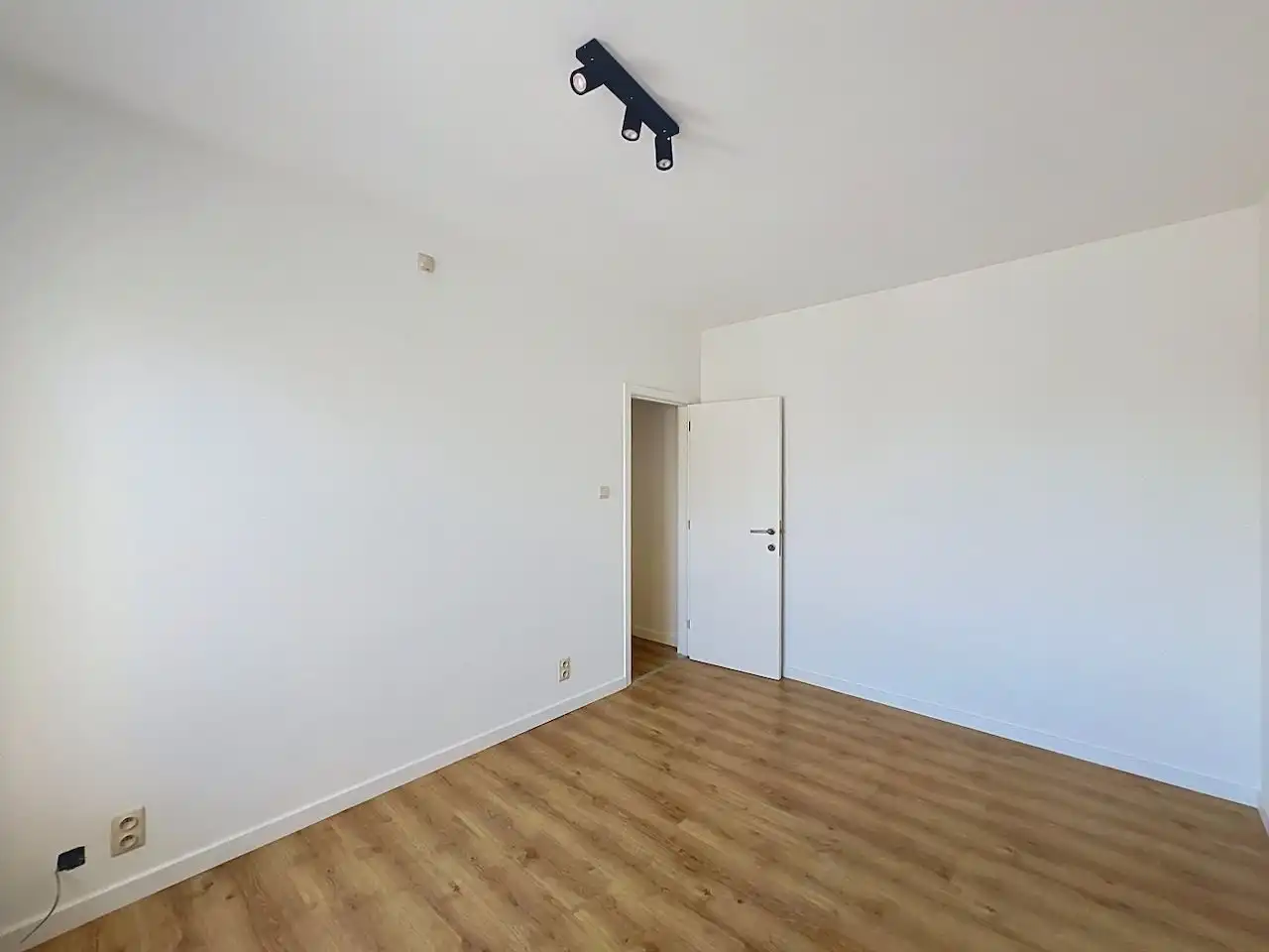 Zuidgericht appartement tegenover het station van Heist. foto 16