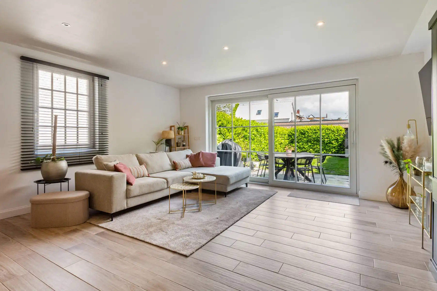 Goed gelegen gelijkvloers appartement met 1 slaapkamer, tuin en garage foto 6