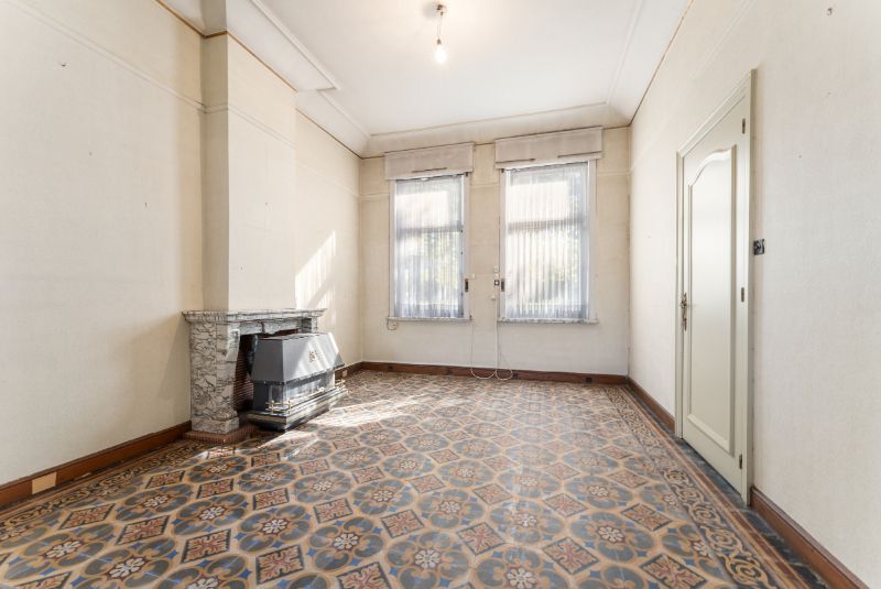 Te renoveren burgerwoning met enorm potentieel in hartje Roeselare foto 6