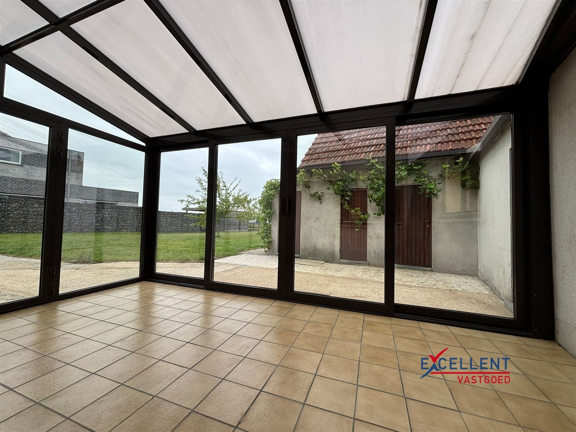 Gezinswoning met 4 slaapkamers & ruime tuin foto 5