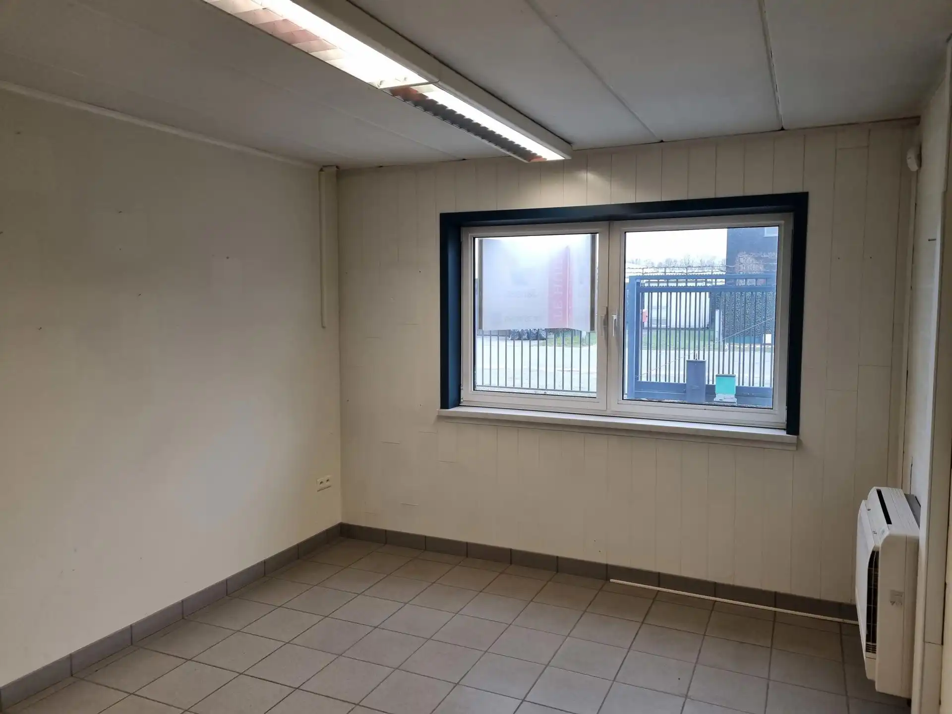 TE HUUR: bedrijfsgebouw van 1200m² met kantoren foto 14