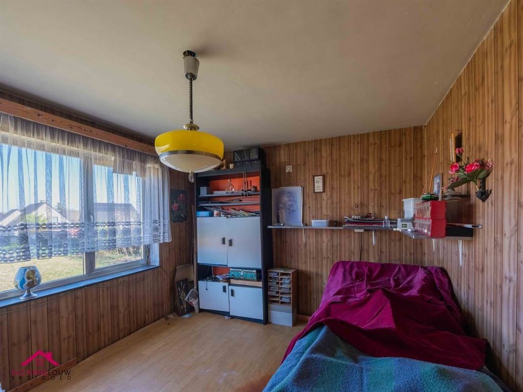 Vrijstaande woning, te renoveren naar eigen smaak en wensen foto 32