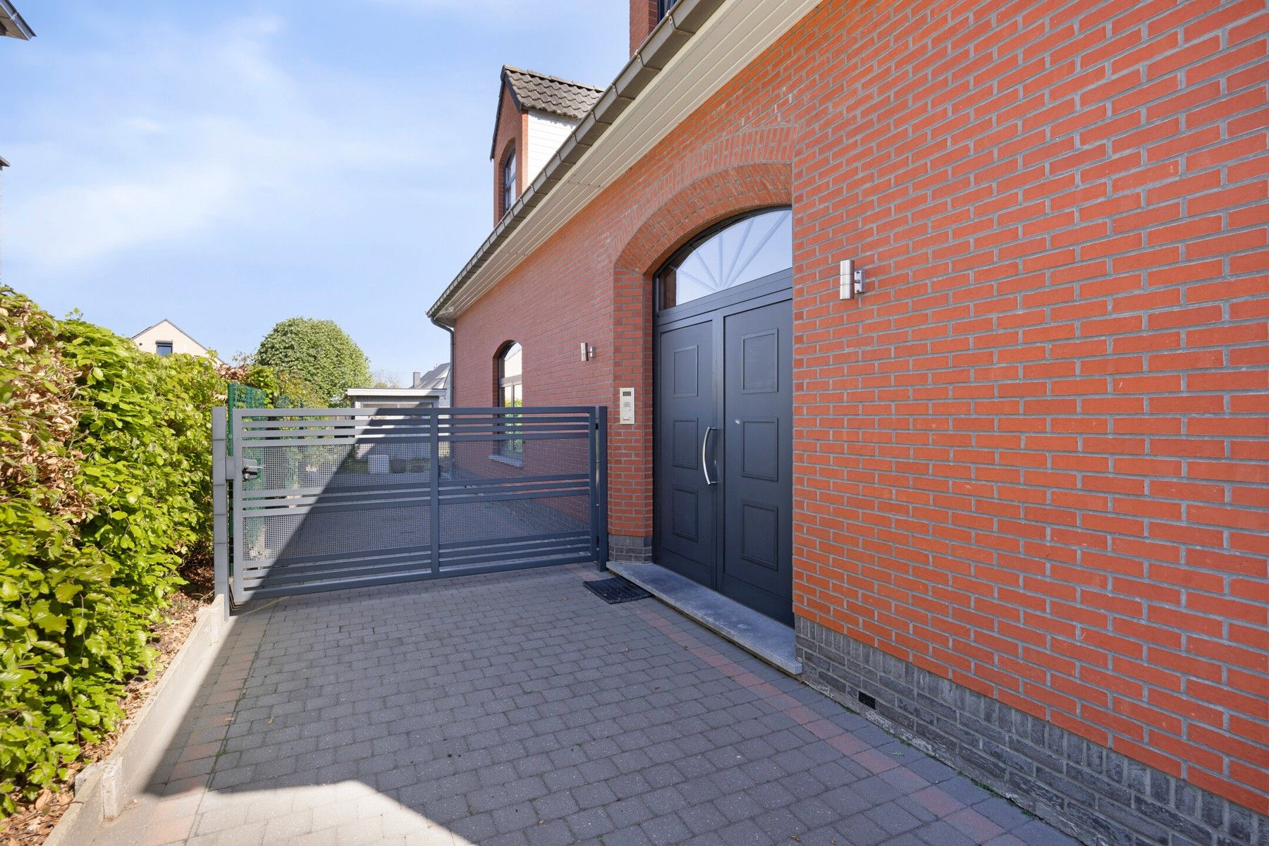 Gelijkvloersappartement met terras en kleine tuin foto 2