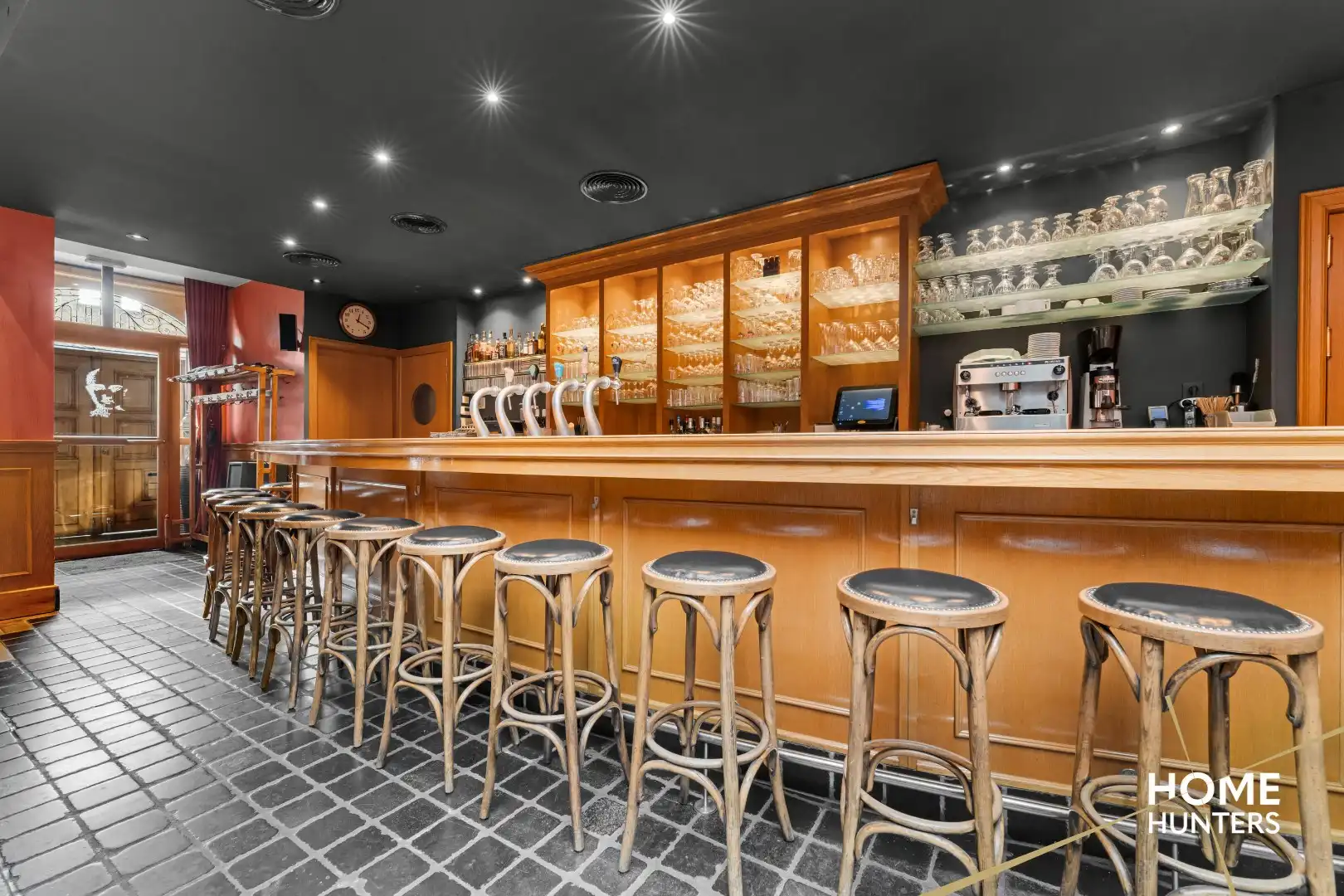 Uniek restaurant met luxueuze woonst in hartje Ieper foto 11