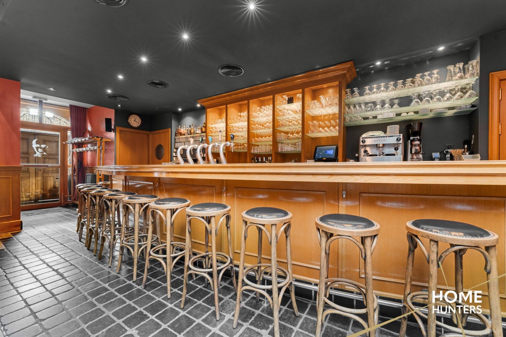 Uniek restaurant met luxueuze woonst in hartje Ieper foto 11