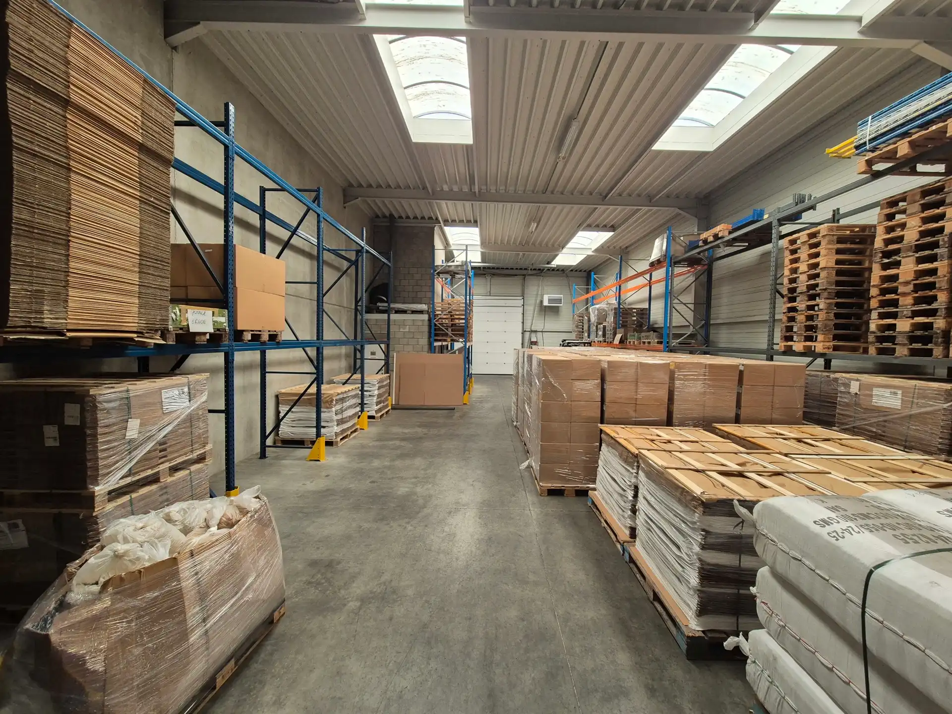 TE KOOP: BEDRIJFSGEBOUW MET KANTOREN TE DILSEN-STOKKEM foto 10