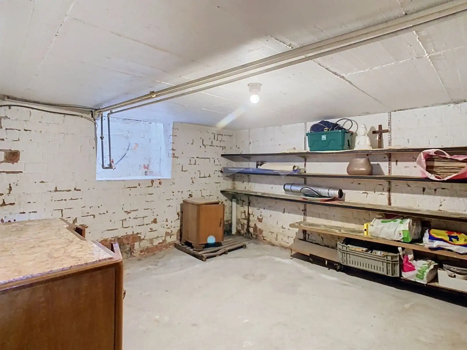Op te frissen 3-gevel met vrijstaande garage foto 17