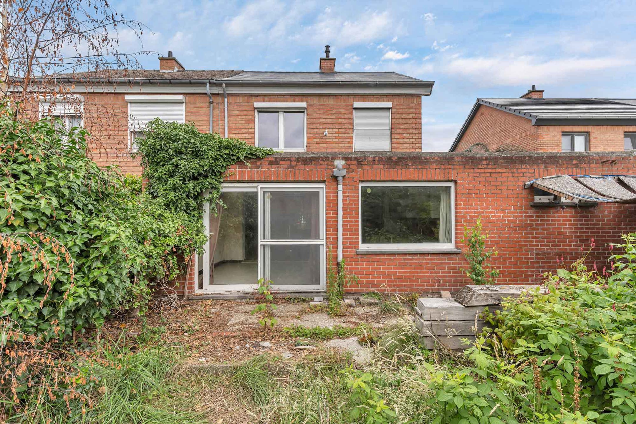 Renovatiewoning met vernieuwd dak en ramen in Lochristi foto 19