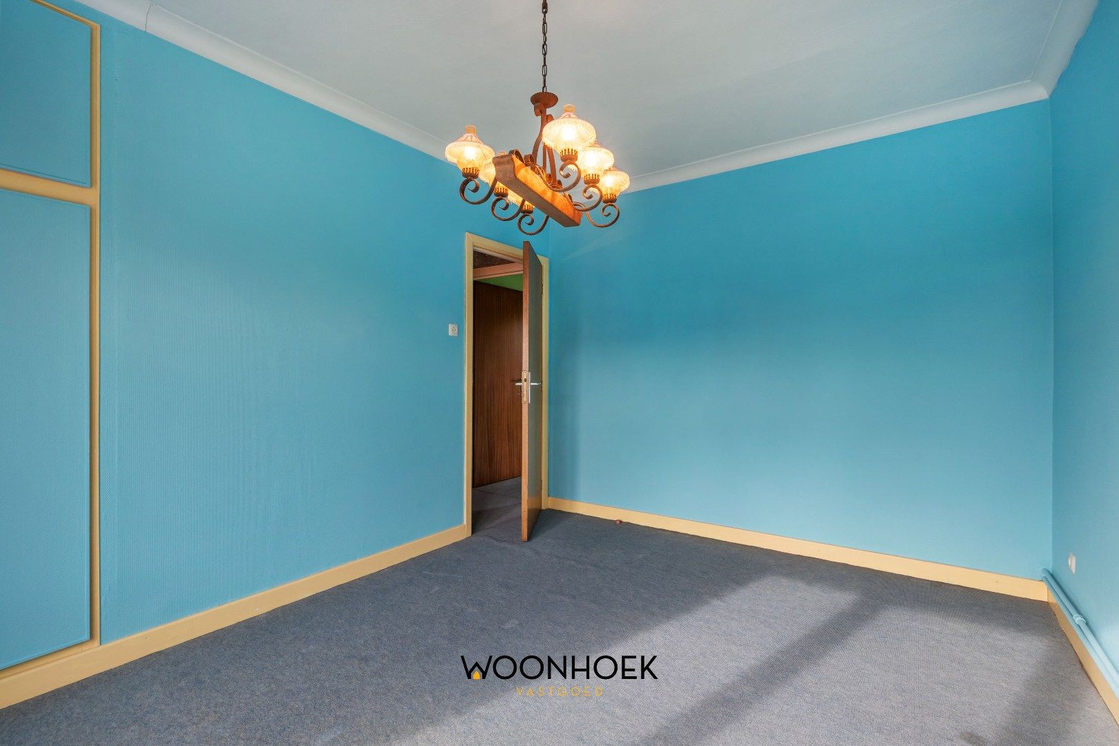 Halfopen bebouwing met 3 slaapkamers & zij-ingang.  foto 19