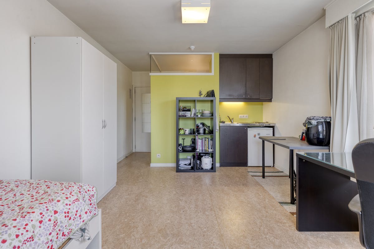 Uniek pand met appartement en 3 studentenkamers in Sint-Michiels foto 12