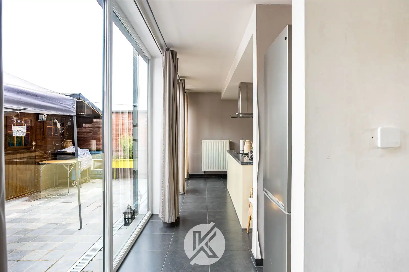 Moderne gezinswoning met aparte garage foto 9