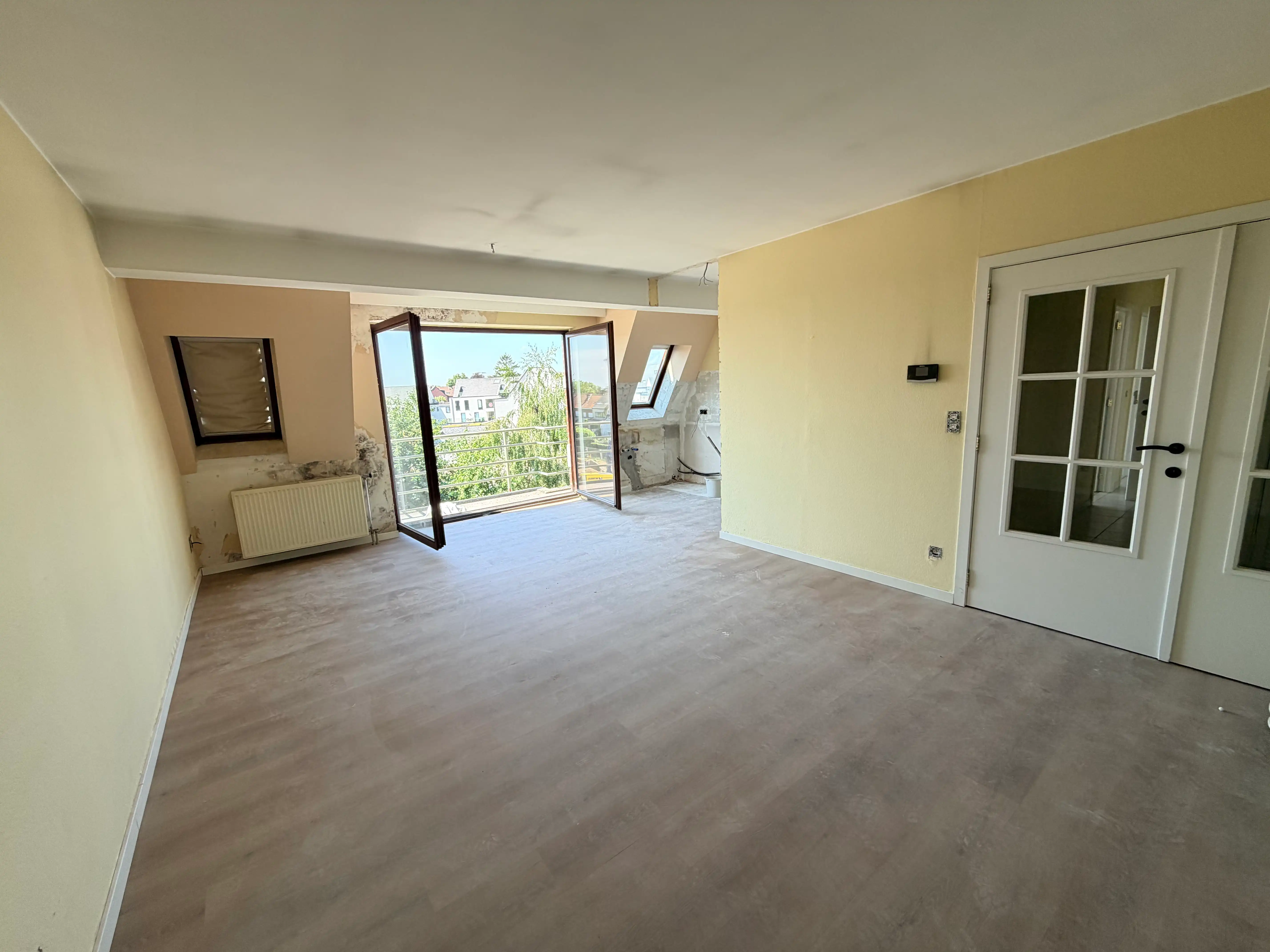 --- NIEUW --- Mooi gerenoveerd appartement (87m²) met 2 slaapkamers. foto 3