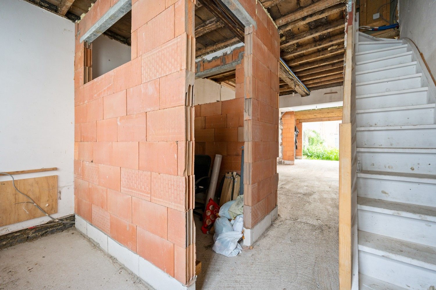 Leuke, verder af te werken woning met 3 slaapkamers en tuin op toplocatie in Lier! foto 2