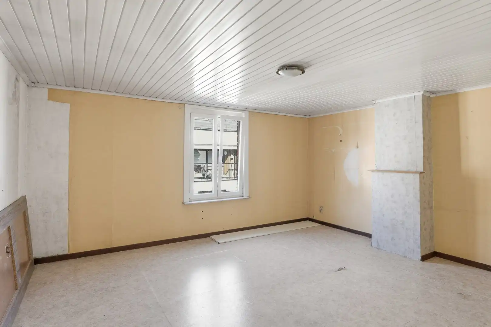 Te renoveren woning in centrum Eernegem foto 12