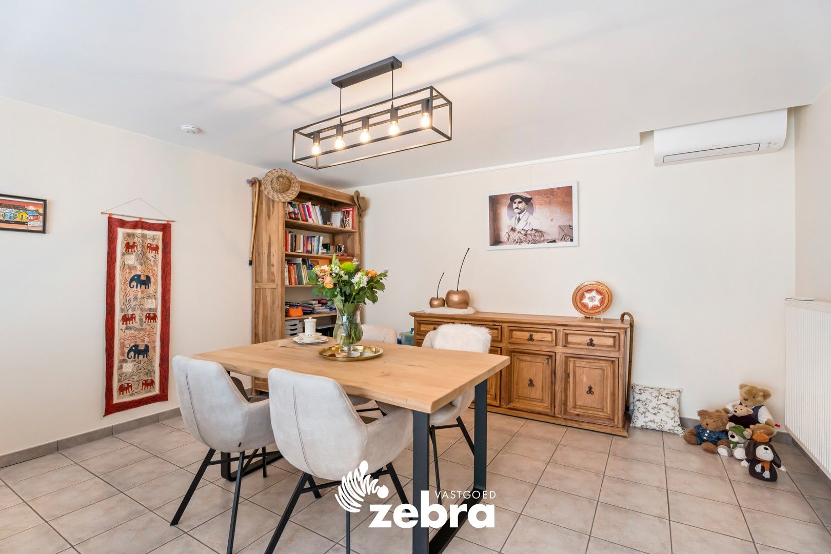 Instapklaar appartement met 2 slaapkamers in het centrum van Oostrozebeke! foto {{pictureIndex}}