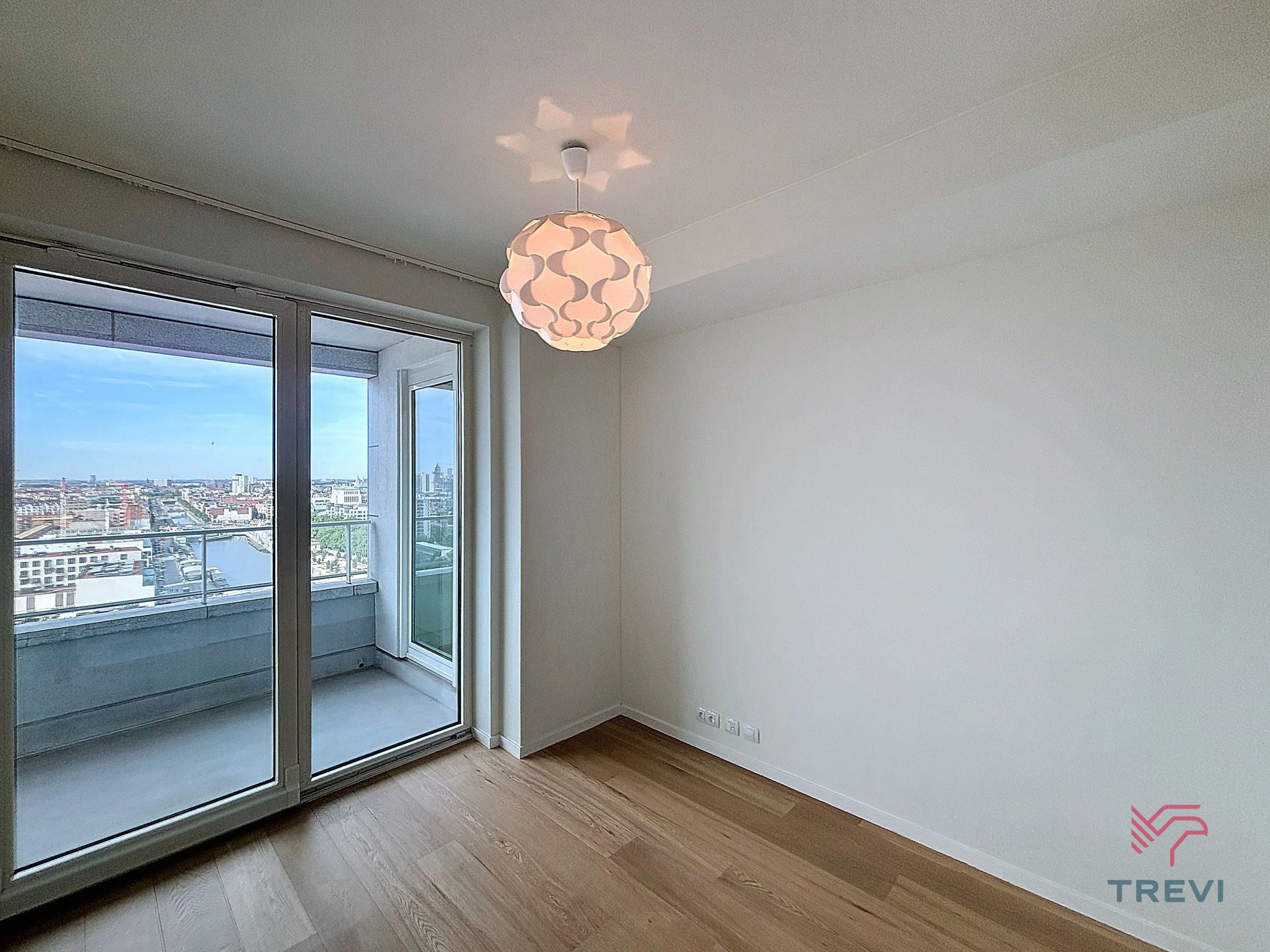 UP-SITE appartement met 2 slaapkamers op de 16e verdieping foto 6