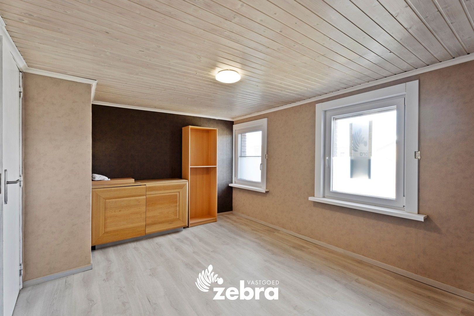 Charmante woning met drie slaapkamers en zuidgerichte tuin te Izegem! foto 16