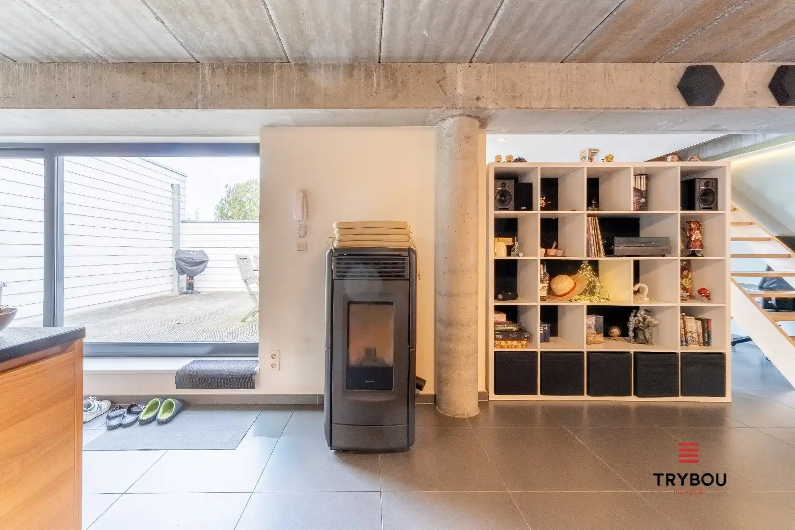 Uitzonderlijk ruime industriële duplex met ruim terras in centrum Roeselare foto 7