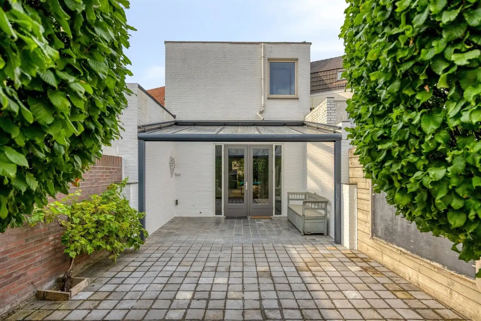 Prachtig gerenoveerde stadswoning met 3 slaapkamers en zuidgerichte tuin, op wandelafstand van het centrum van Maaseik. foto 15