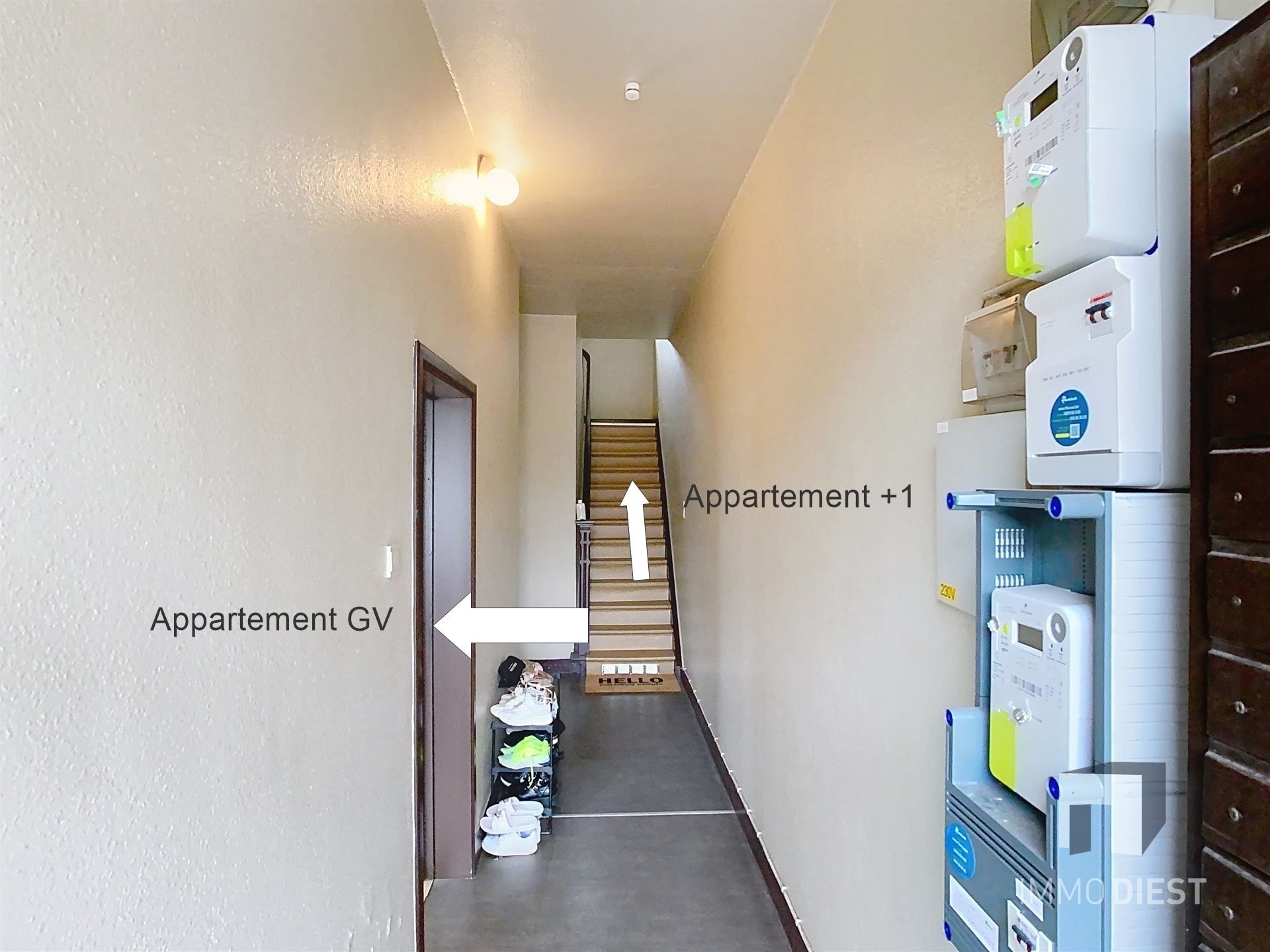 Appartementsgebouw van 2 appartementen en  3 garageboxen foto 8