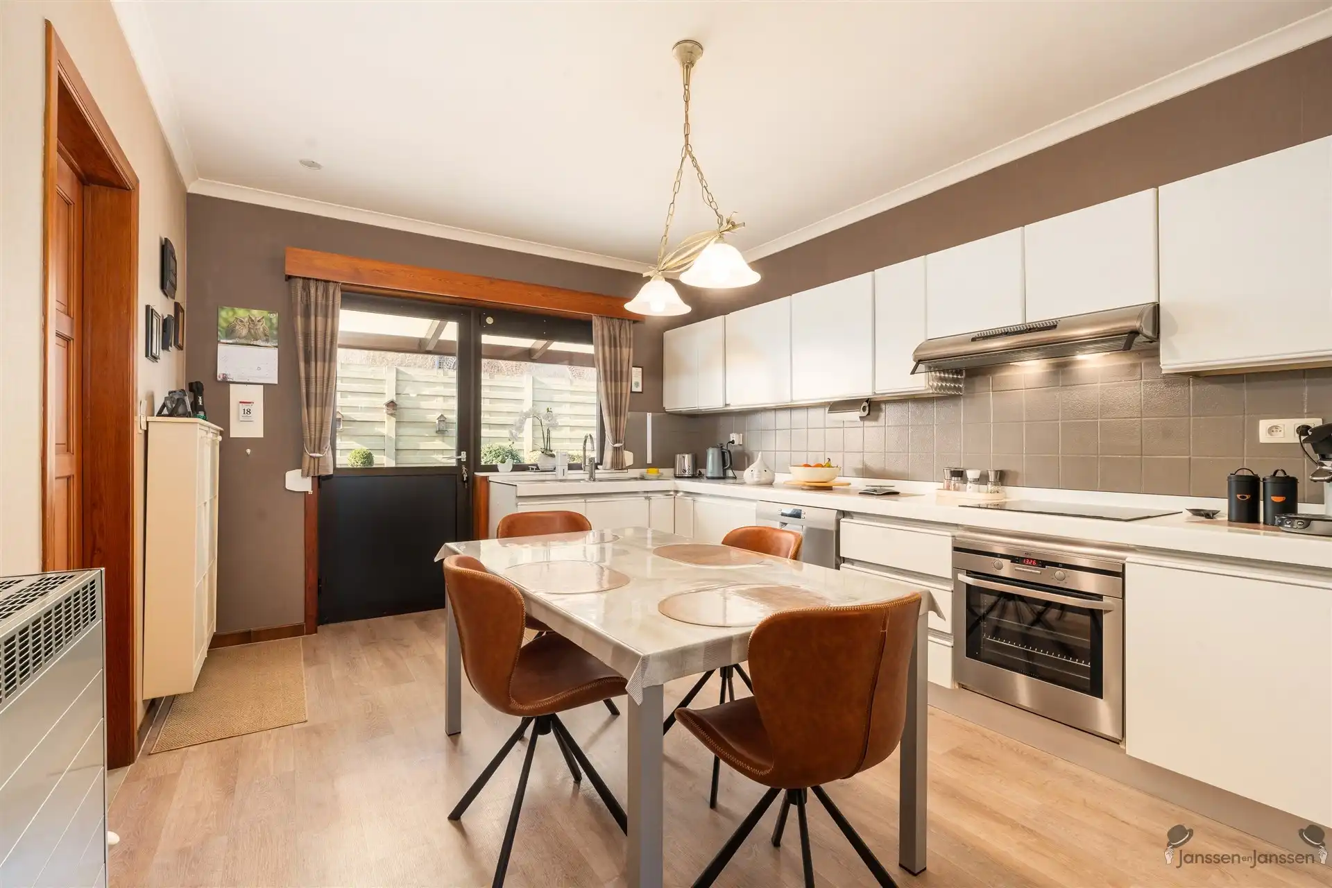 Rustig gelegen woning met prachtig uitzicht foto 8