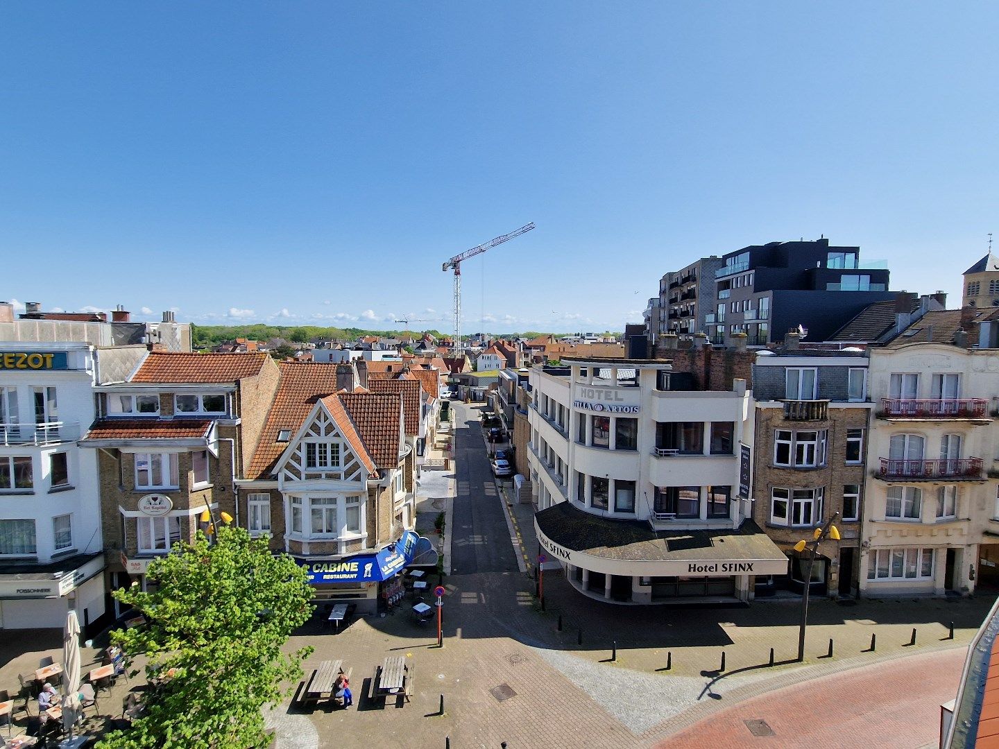 INSTAPKLAAR GEZELLIG DUPLEX APPARTEMENT MET GROOT ZONNETERRAS GELEGEN IN HET CENTRUM EN OP 100 METER VAN HET STRAND VAN DE PANNE foto 10