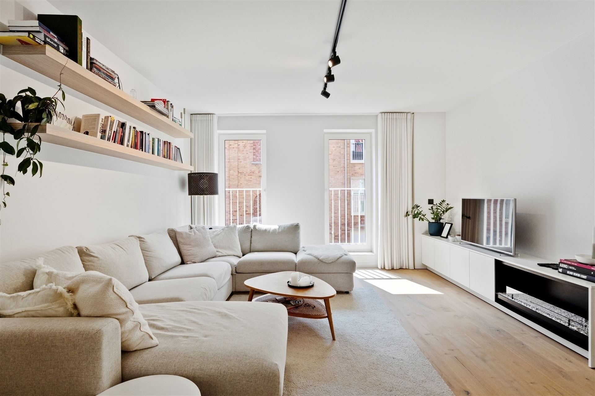 CENTRALE LIGGING / GROENE OASE foto {{pictureIndex}}