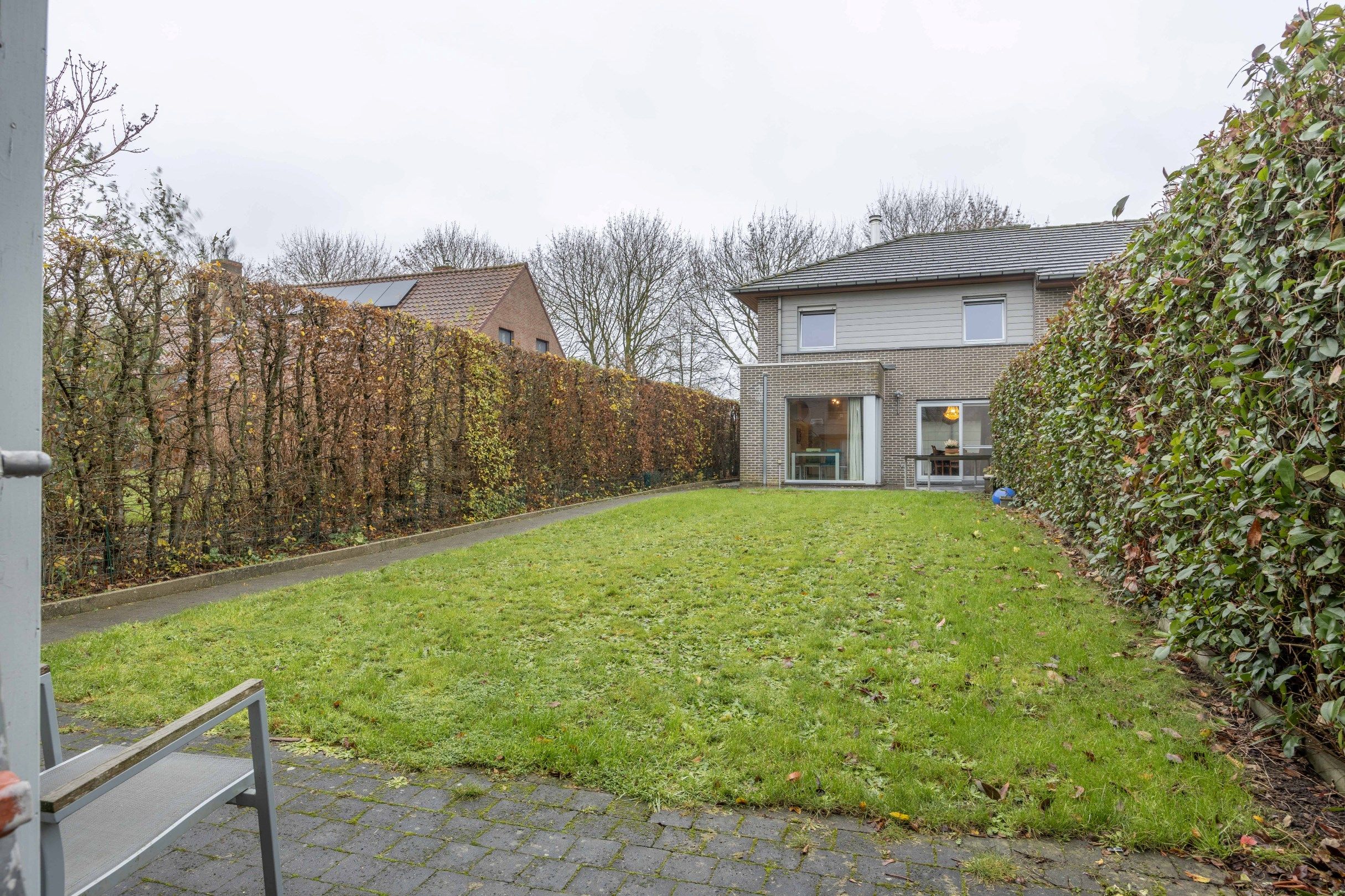 HOB MET CARPORT OP RUSTIGE LOCATIE foto 26